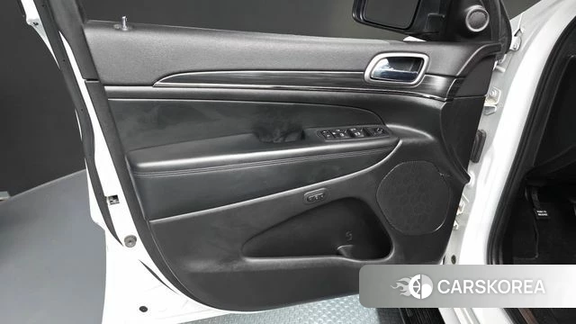 Jeep Grand Cherokee id 4224886 из Кореи 16