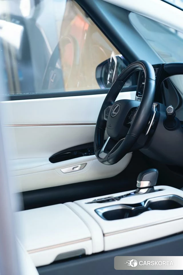 Lexus LM id 4329247 из Китая 16