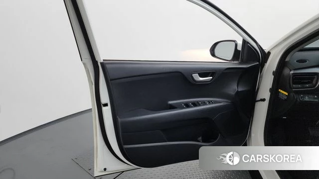 Kia Stonic id 4397508 из Кореи 16
