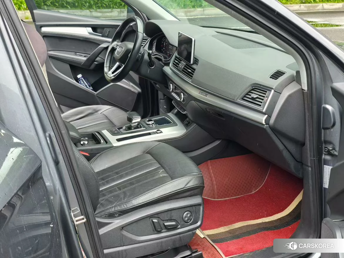 Audi Q5L id 4479350 из Китая 16