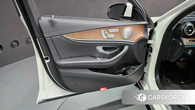 Mercedes-Benz E-Class W213 id 4305207 из Кореи 16