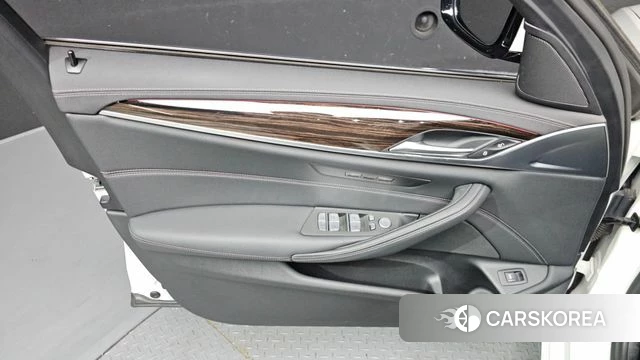 BMW 5 Series (G30) id 4302661 из Кореи 16
