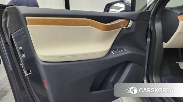 Tesla Model X id 4495886 из Кореи 16