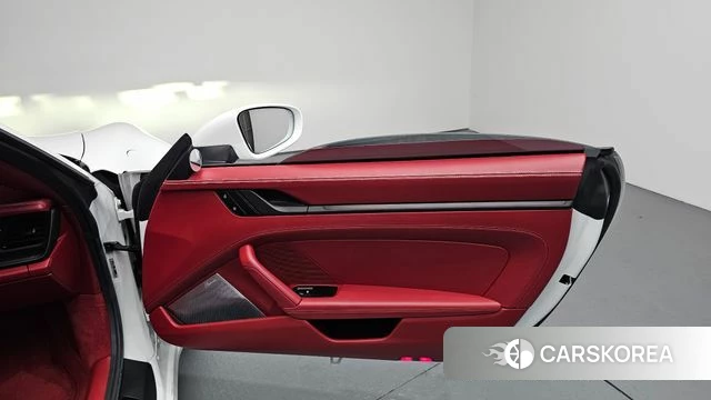 Porsche 911(992) id 4533292 из Кореи 16