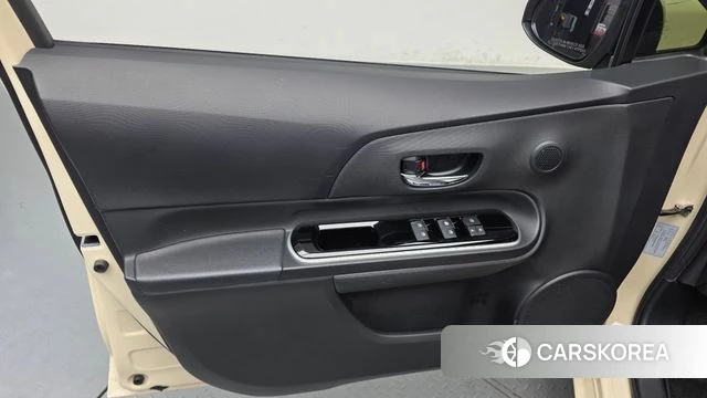 Toyota Prius C id 4285911 из Кореи 16