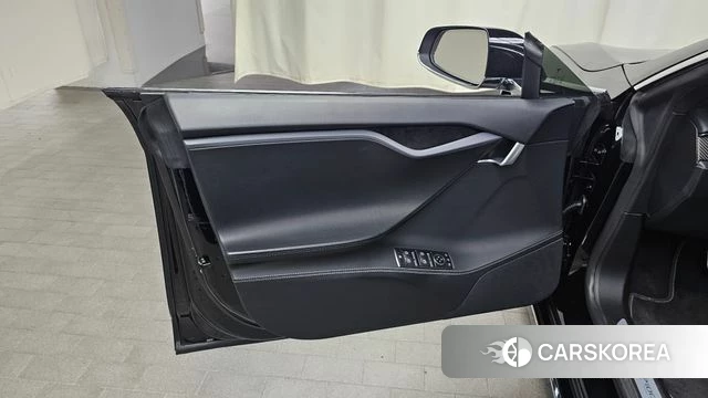 Tesla Model S id 4551624 из Кореи 16