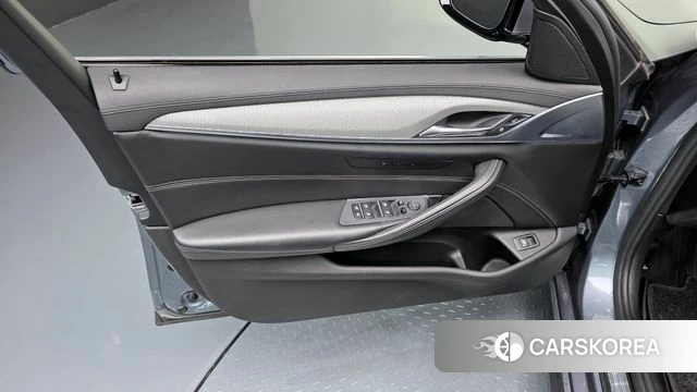 BMW 5 Series (G30) id 4188215 из Кореи 16