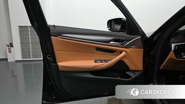 BMW 5 Series (G30) id 4249158 из Кореи 16