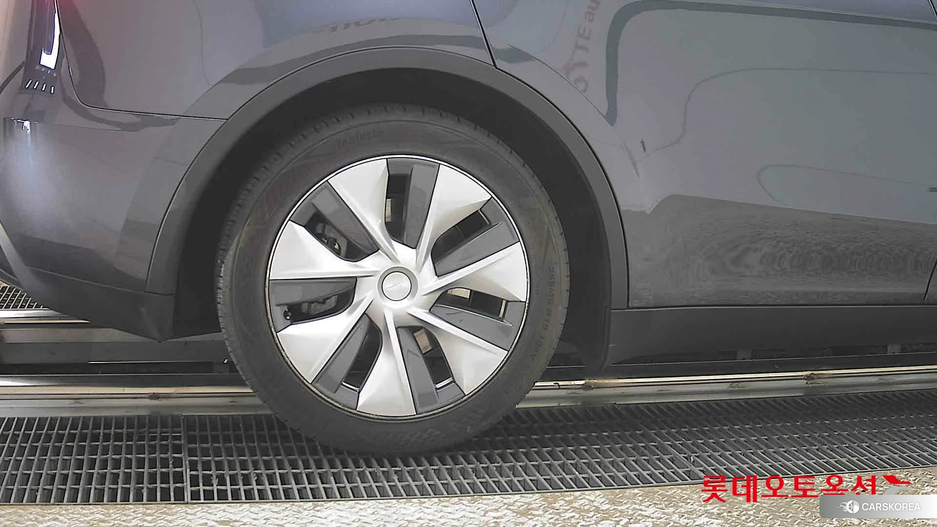 Tesla Model Y RWD id 3882118 из Кореи 16