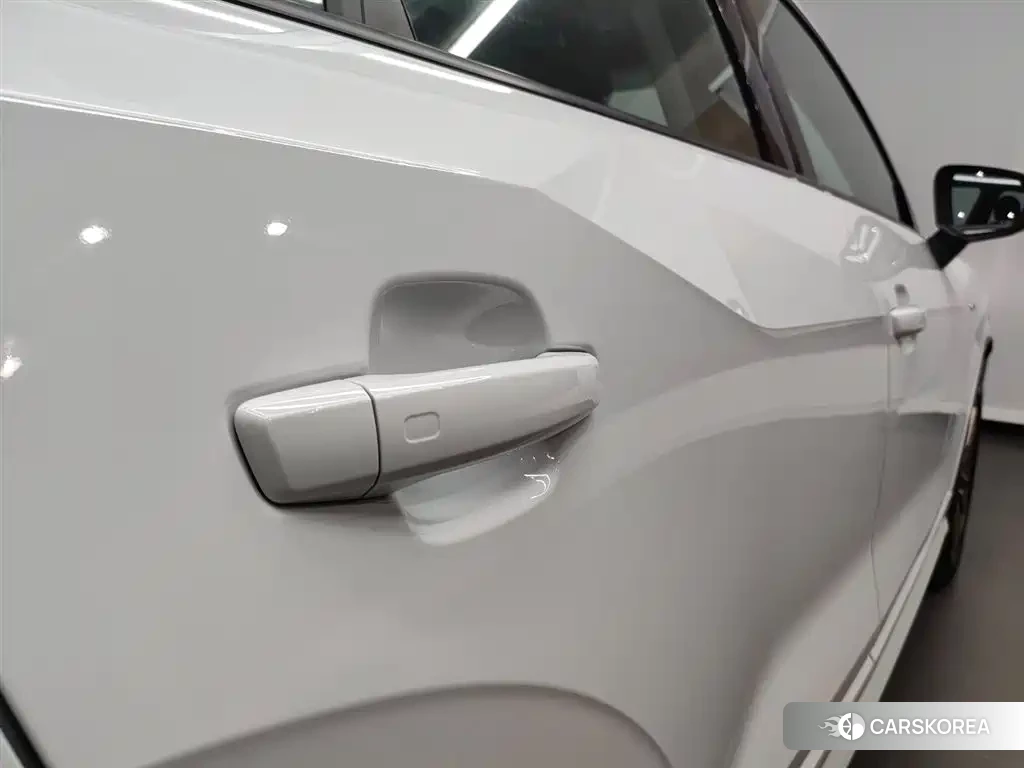 Audi Q2L id 4583603 из Китая 16