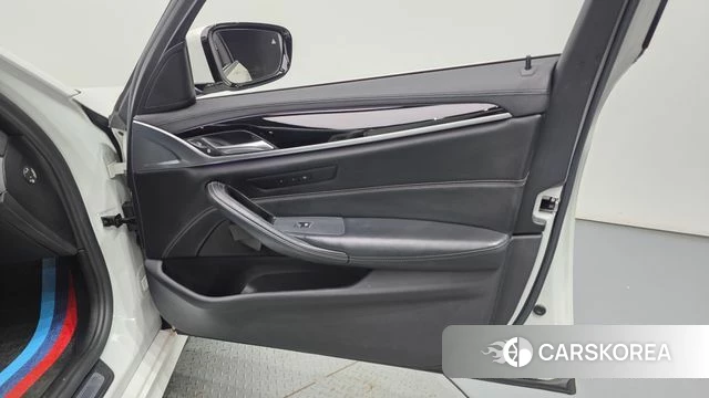 BMW 5 Series (G30) id 4873506 из Кореи 16