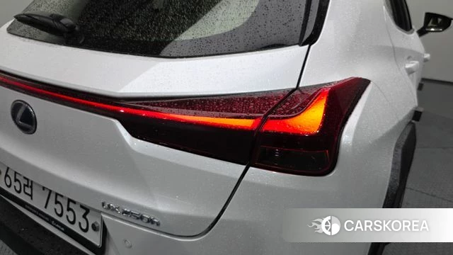 Lexus UX250h id 4351065 из Кореи 16