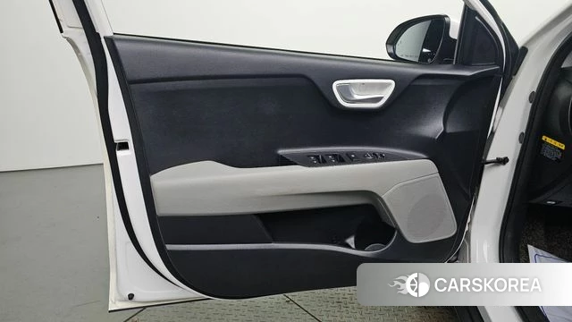 Kia Stonic id 4718053 из Кореи 16