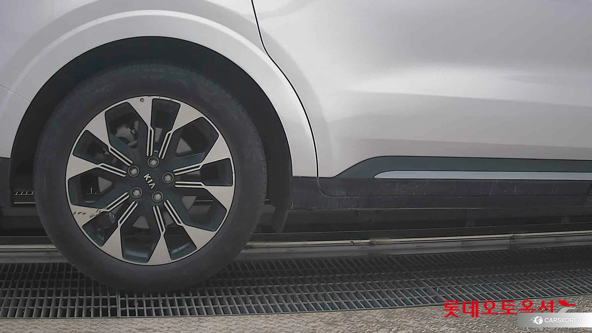 Kia Carnival id 3888386 из Кореи 16