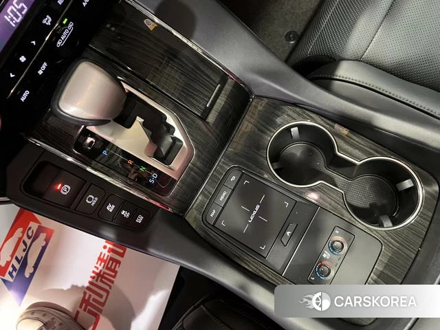 Lexus LM id 3908337 из Китая 16