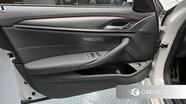 BMW 5 Series (G30) id 4409046 из Кореи 16