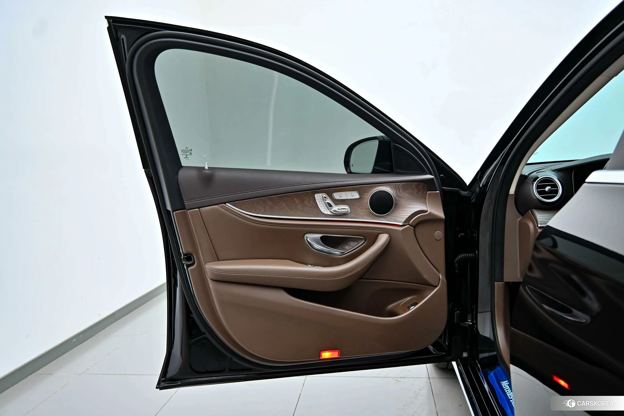 Mercedes-Benz E-class id 4487373 из Китая 16