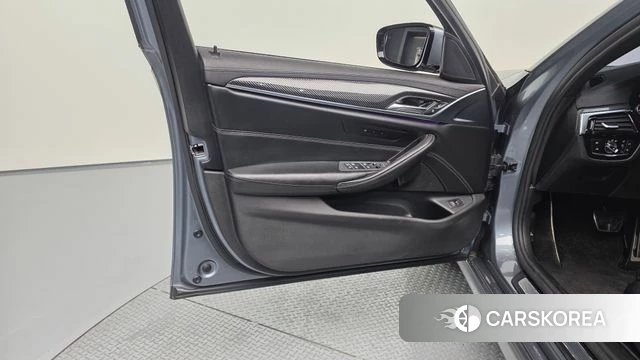 BMW 5 Series (G30) id 4233176 из Кореи 16