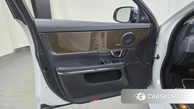 Jaguar All New XJ id 4643037 из Кореи 16