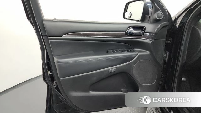 Jeep Grand Cherokee id 4536100 из Кореи 16