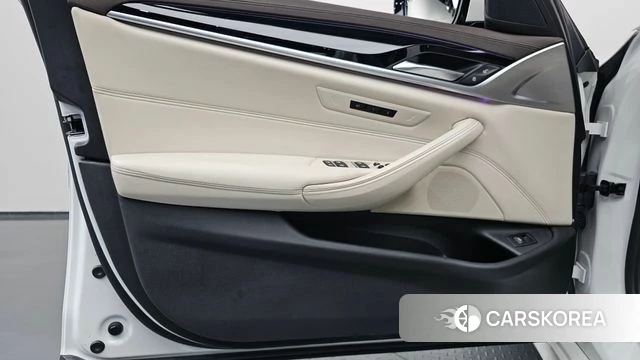 BMW 5 Series (G30) id 4918513 из Кореи 16