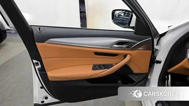 BMW 5 Series (G30) id 4203777 из Кореи 16