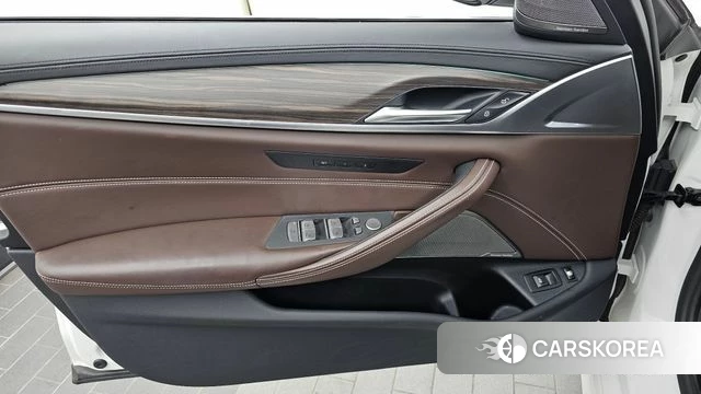 BMW 5 Series (G30) id 4446072 из Кореи 16