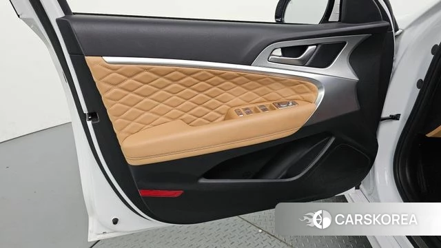 Genesis The New G70 id 4675411 из Кореи 16