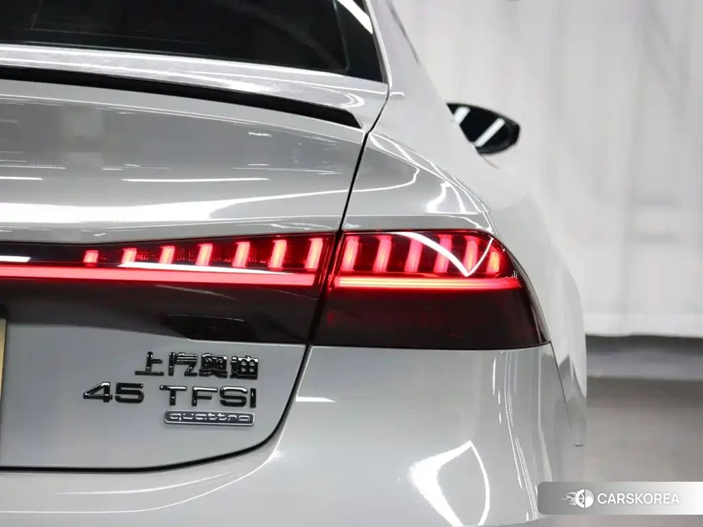 Audi A7L id 4622693 из Китая 16