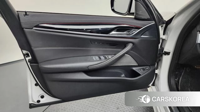 BMW 5 Series (G30) id 4195439 из Кореи 16