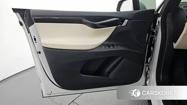 Tesla Model X id 4284186 из Кореи 16