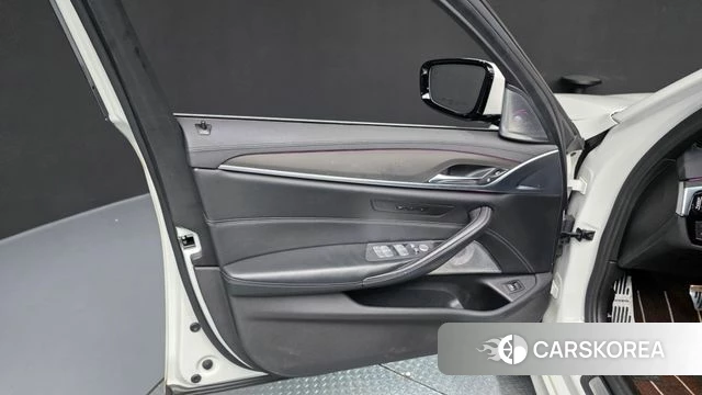 BMW 5 Series (G30) id 4595444 из Кореи 16