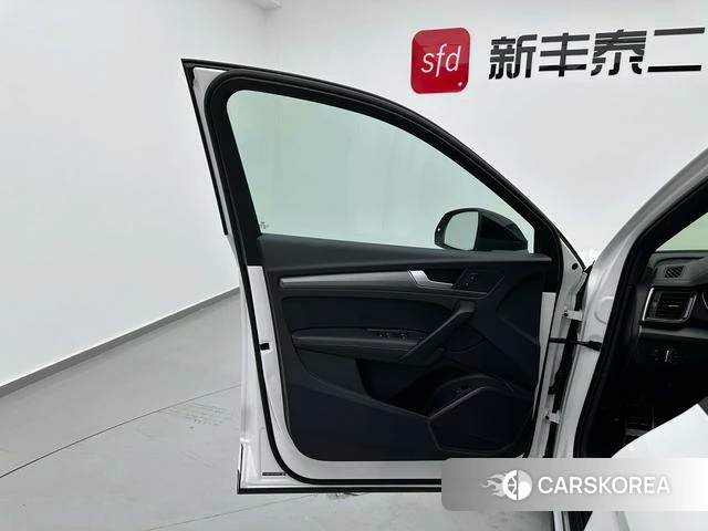 Audi Q5L id 4329097 из Китая 16
