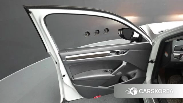 Volkswagen The New Passat id 4642888 из Кореи 16