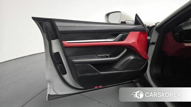 Porsche Taycan id 4223034 из Кореи 16