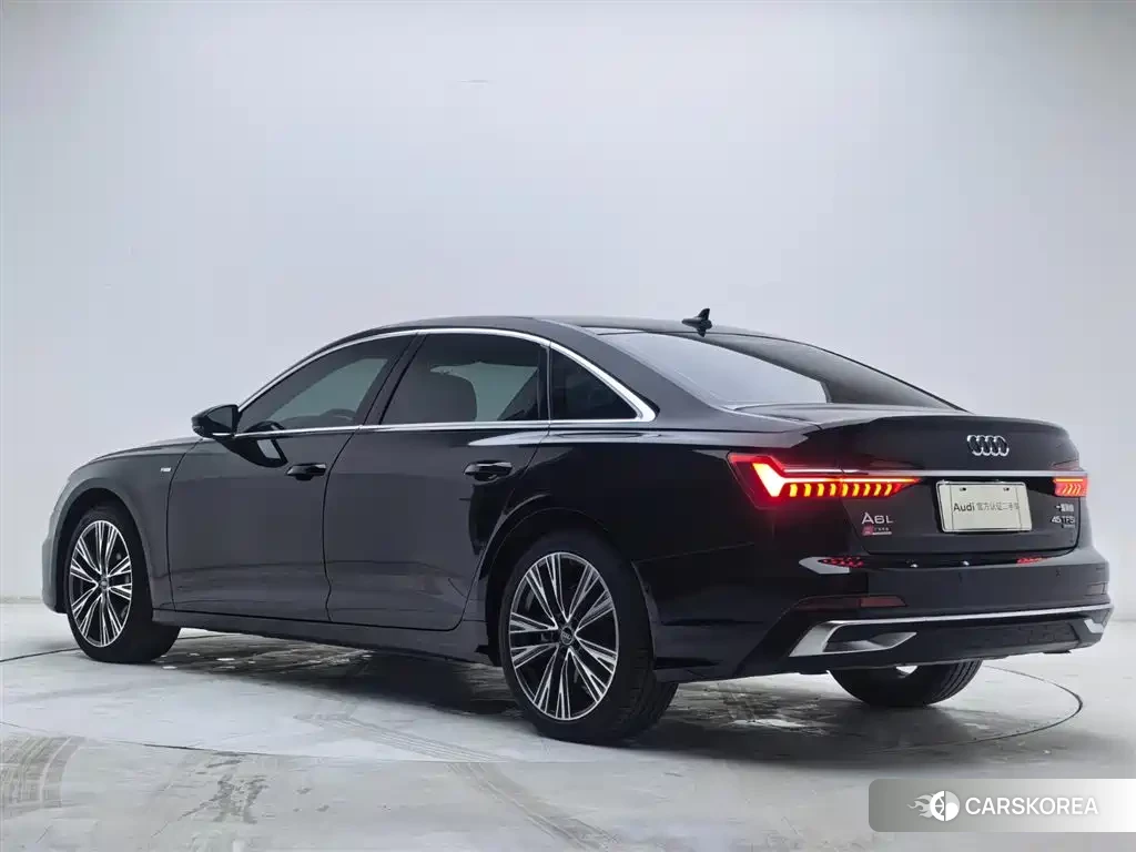 Audi A6L id 4570298 из Китая 16
