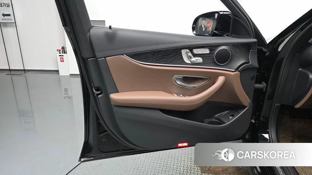 Mercedes-Benz E-Class W213 id 4280911 из Кореи 16