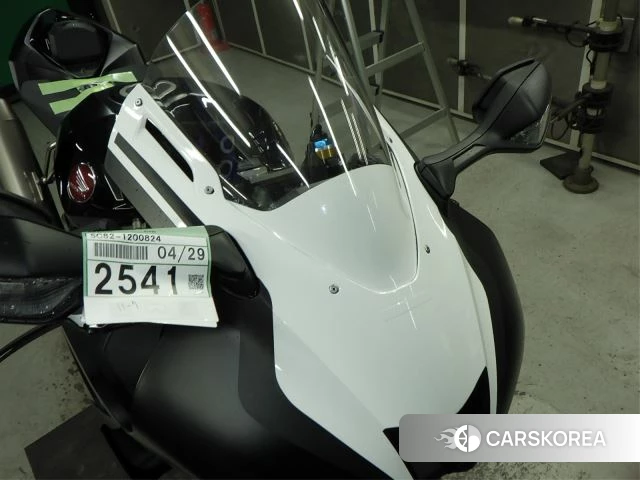 Honda CBR1000RR-R FIREBLADE SP id 4229661 из Японии 16