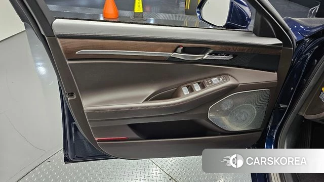 Genesis G90 id 4294699 из Кореи 16