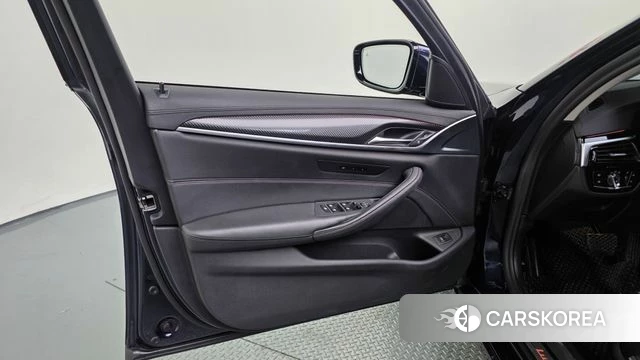 BMW 5 Series (G30) id 4620003 из Кореи 16