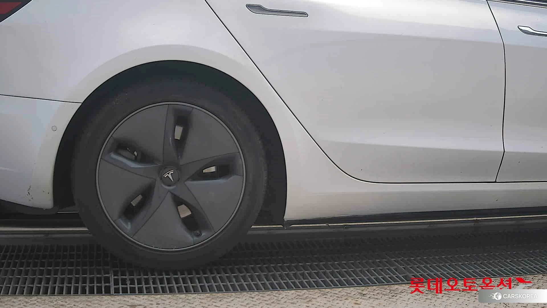 Tesla Model 3 Standard Range Plus RWD id 4679263 из Кореи 16