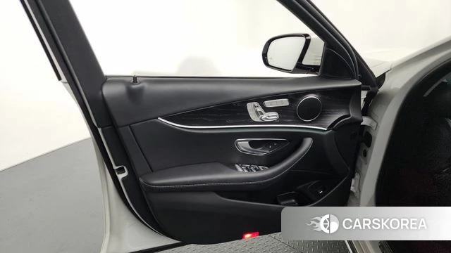 Mercedes-Benz E-Class W213 id 4251268 из Кореи 16