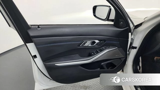 BMW 3 Series (G20) id 4196319 из Кореи 16