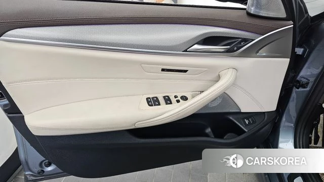 BMW 5 Series (G30) id 4620429 из Кореи 16