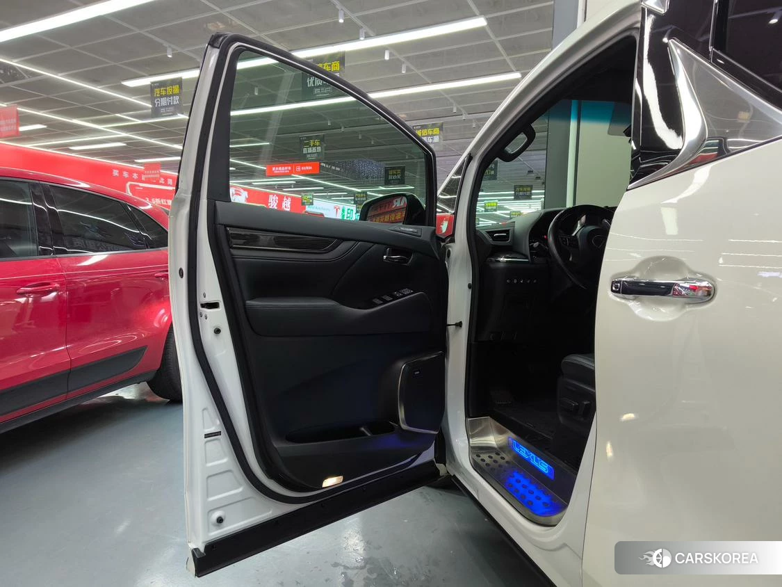 Lexus LM id 4515205 из Китая 16