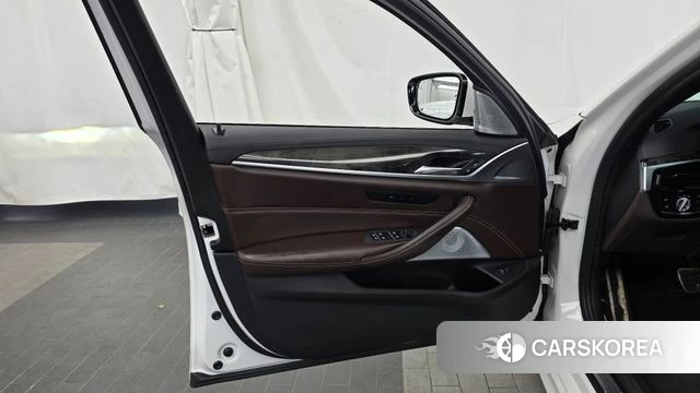 BMW 5 Series (G30) id 4508647 из Кореи 16