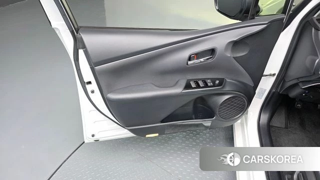 Toyota Prius Prime id 4697340 из Кореи 16
