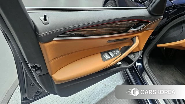 BMW 5 Series (G30) id 4250135 из Кореи 16