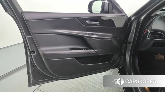 Jaguar XE id 4502565 из Кореи 16