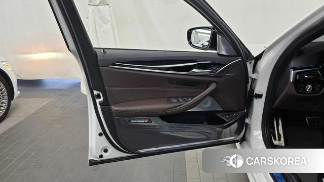BMW 5 Series (G30) id 4676766 из Кореи 16